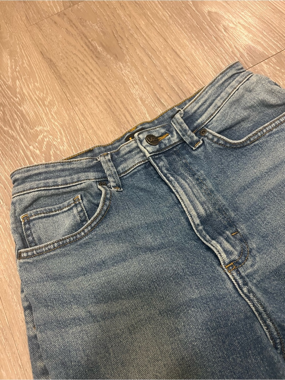 Lee 28 Women’s High-Rise Flared Jeans in Medium Blue - Picture 2 of 3